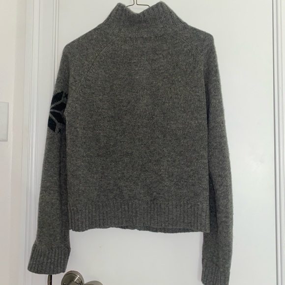 Old Navy Womens Casual Grey Snowflake Zip-Up Sweater Jacket - Picture 2 of 3